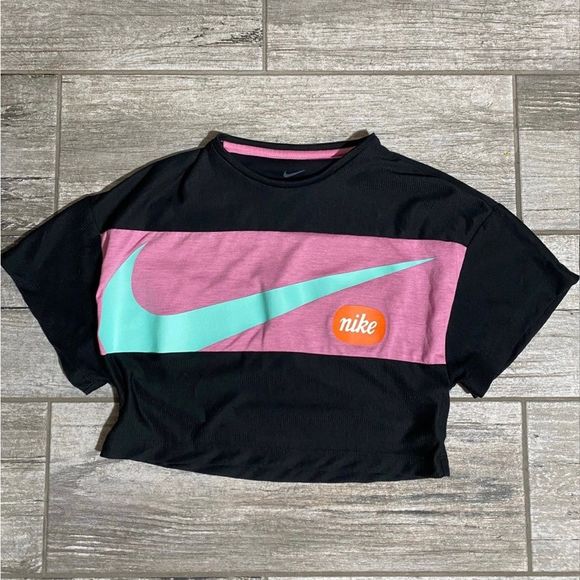 Nike Tops - Nike crop tee
